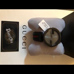 Men black Gucci watch